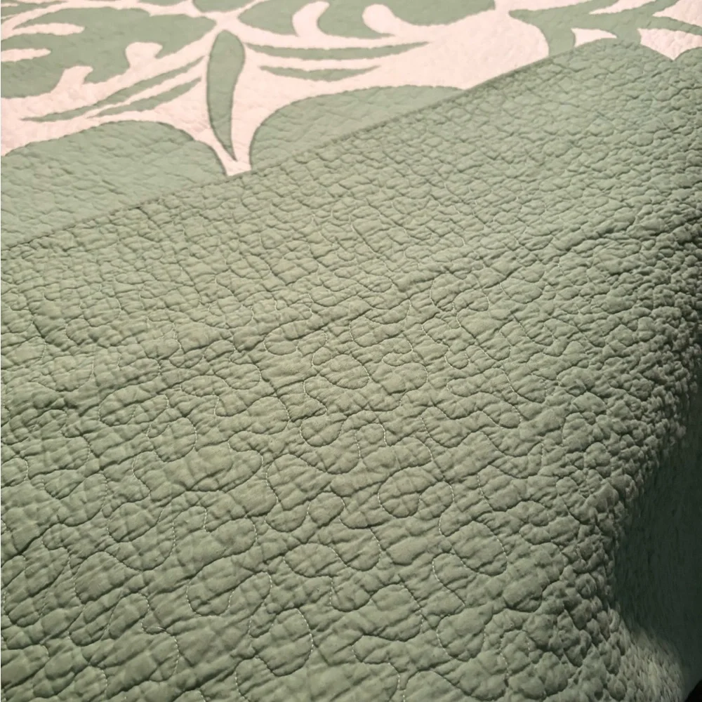 Tommy Bahama Green and White Tropical Quilt - Picture 3 of 6